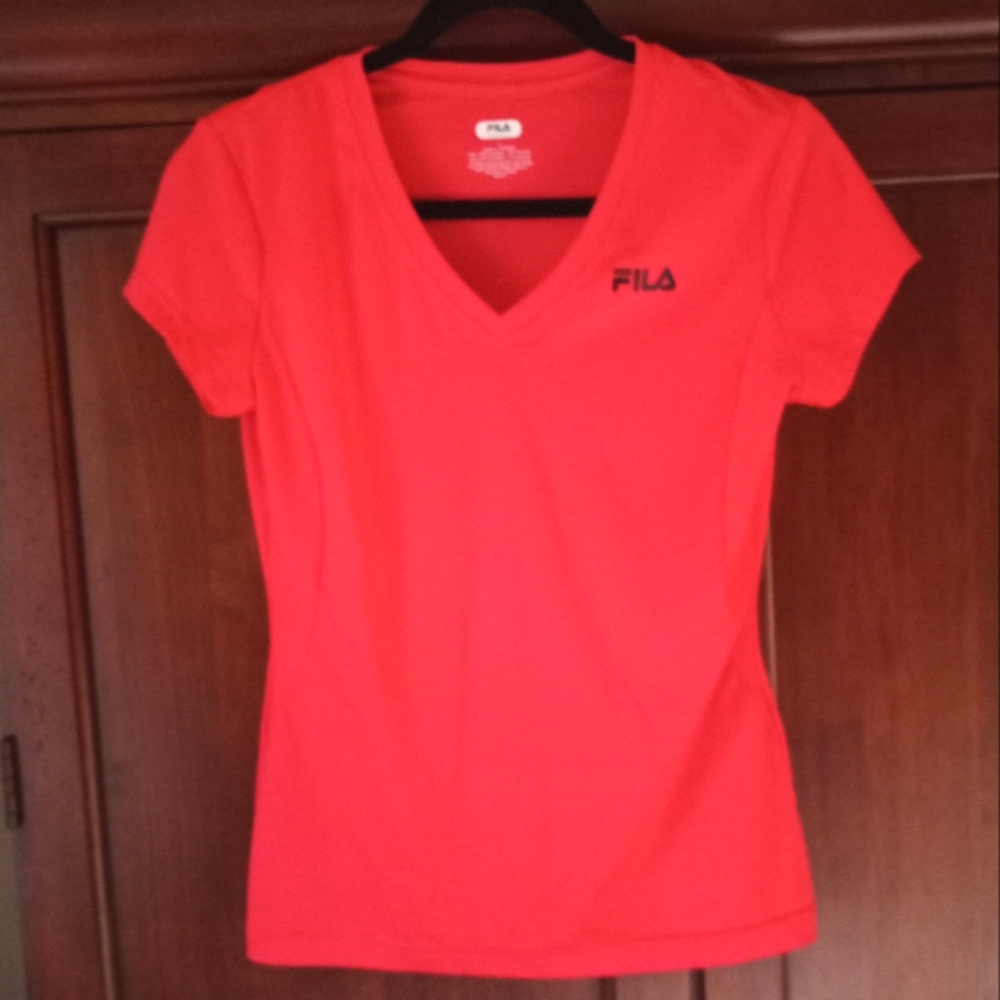 💞FILA athletic shirt💞 - Picture 2 of 4
